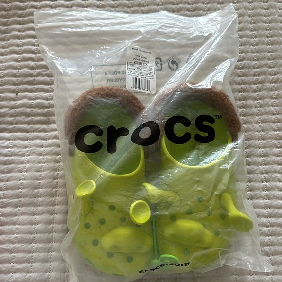 Dreamworks Shrek Crocs - Picture 4 of 4